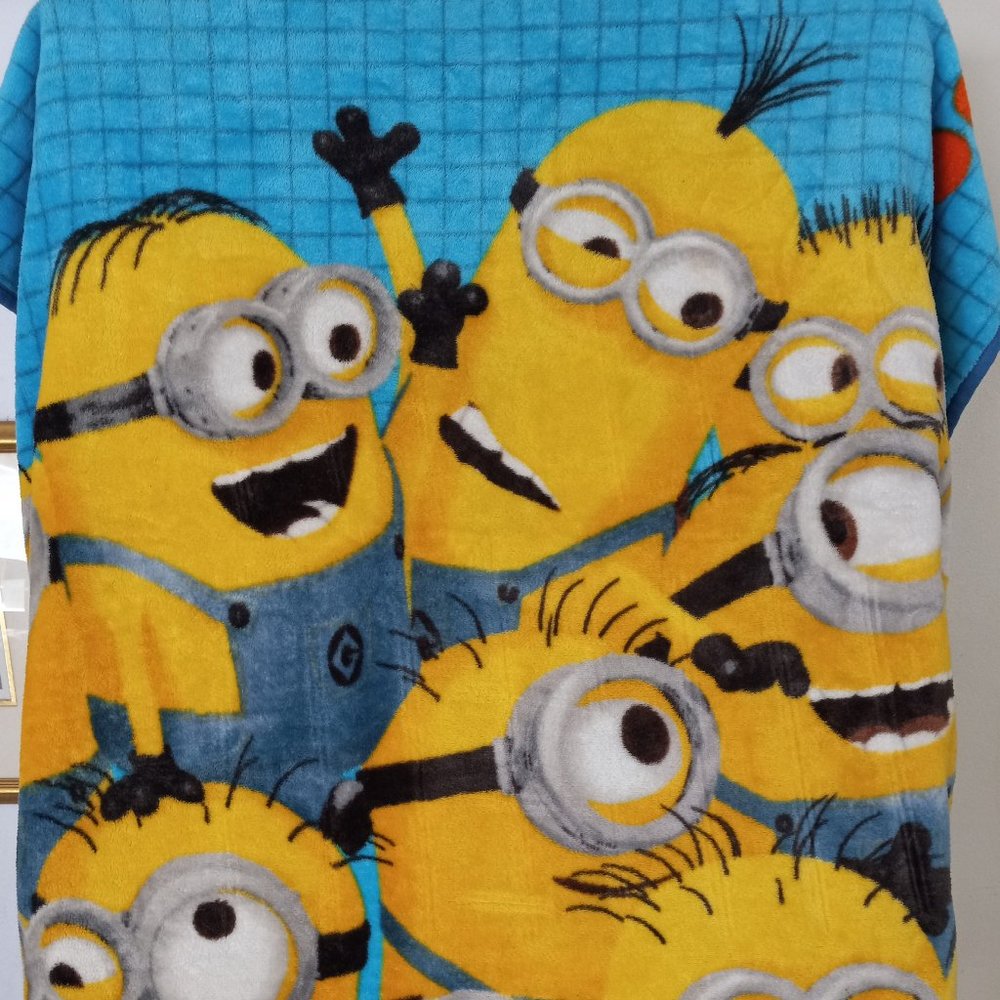 Minion Fleece Throw Blanket- Gently Used